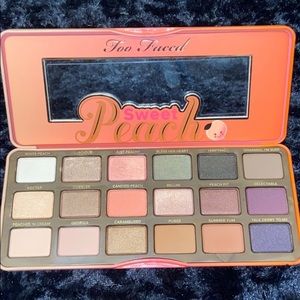 NWOT Tarte Peach Pallete
